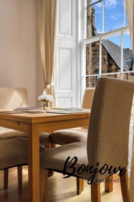Monge Suite Old Town 2Br-1Ba, Near Royal Mile By Bonjour Residences Edynburg Zewnętrze zdjęcie
